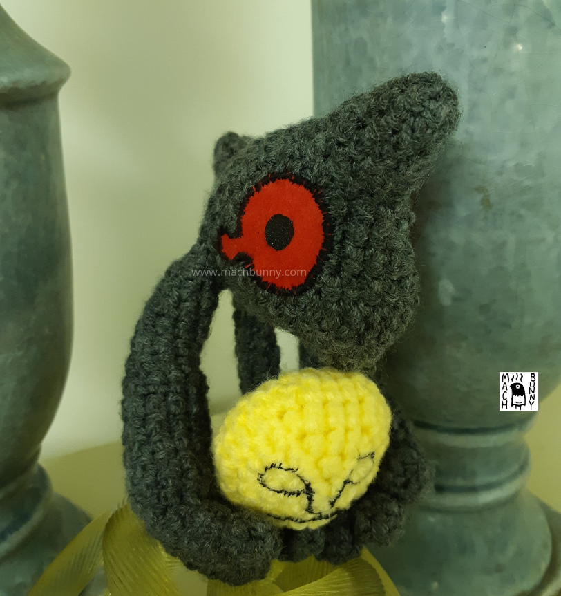 Amigurumi Yamask, front view with arms holding mask